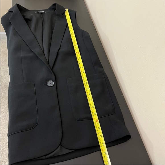 Express Single Button Sleeveless Blazer - Picture 11 of 12